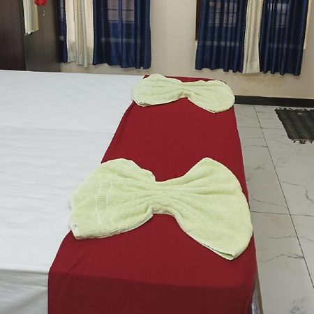 Sri Padmanabha Tourist Home Thiruvananthapuram Bagian luar foto
